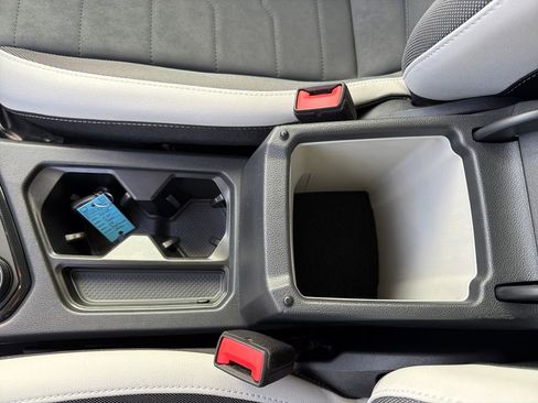 Certified 2025 Volkswagen Taos SE image 25