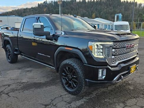 Used 2023 GMC Sierra 3500 Denali w/ Denali Black Diamond Edition image 3