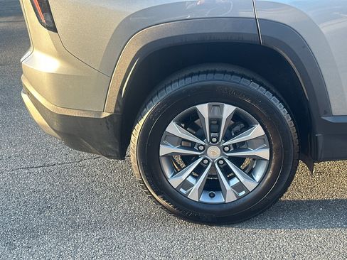 Used 2025 Chevrolet Equinox LT w/ Convenience Package II image 17