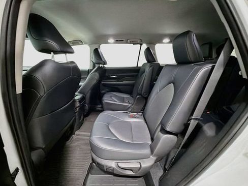 Certified 2024 Toyota Grand Highlander AWD image 19