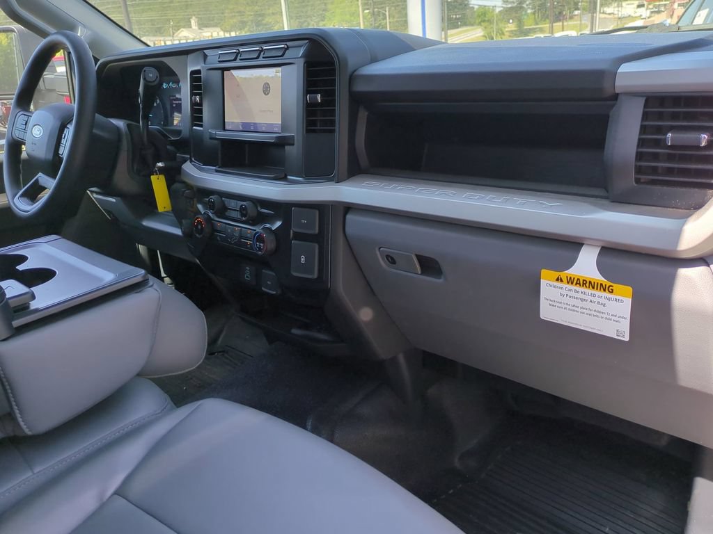 Used 2024 Ford F550 2WD Regular Cab Super Duty image 17