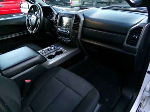 Used 2019 Ford Expedition Max XLT image 10