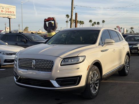 Used 2020 Lincoln Nautilus FWD w/ Equipment Group 101A image 2