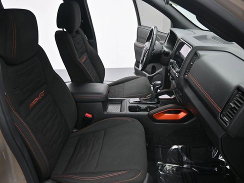 Used 2023 Nissan Frontier PRO-4X w/ Technology Package image 9