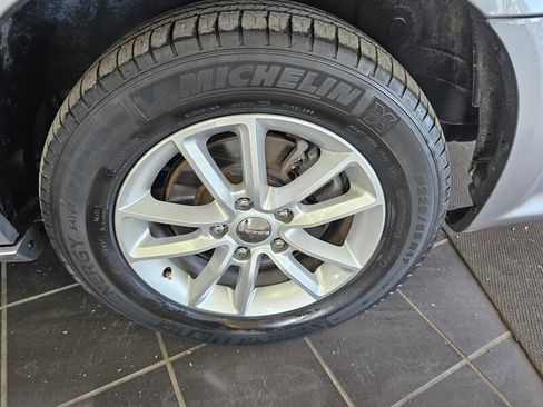 Used 2019 Dodge Grand Caravan SXT image 35