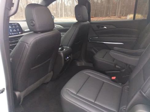 Used 2026 Chevrolet Traverse LT image 10