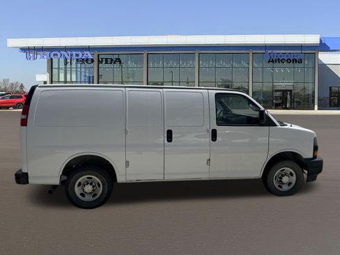Used 2019 Chevrolet Express 3500 w/ Driver Convenience Package RWD image 5