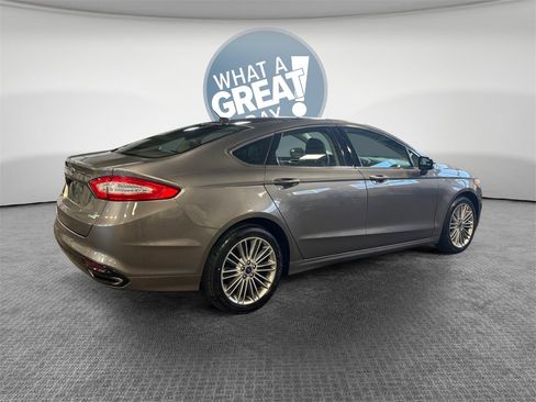 Used 2014 Ford Fusion SE w/ Equipment Group 202A image 3