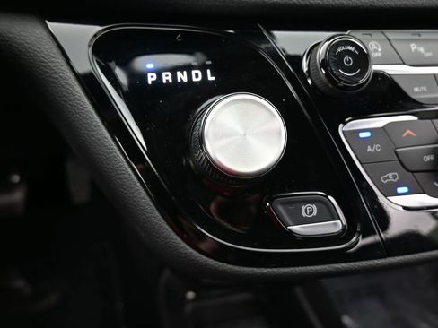 Used 2023 Chrysler Pacifica Touring-L w/ S Appearance Package image 26