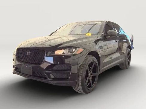 Used 2019 Jaguar F-PACE Premium image 2