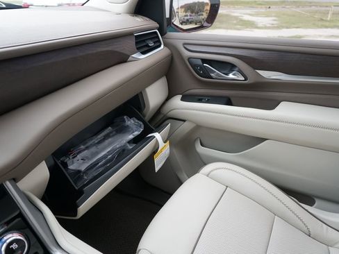 Used 2021 GMC Yukon XL Denali w/ Denali Premium Package image 41