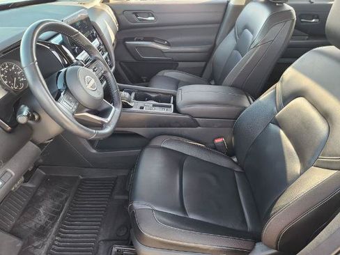 Certified 2024 Nissan Pathfinder SL w/ SL Premium Package FWD image 9