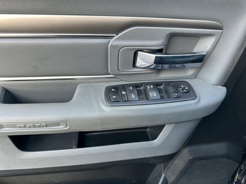 Used 2019 RAM 1500 Classic SLT RWD image 11