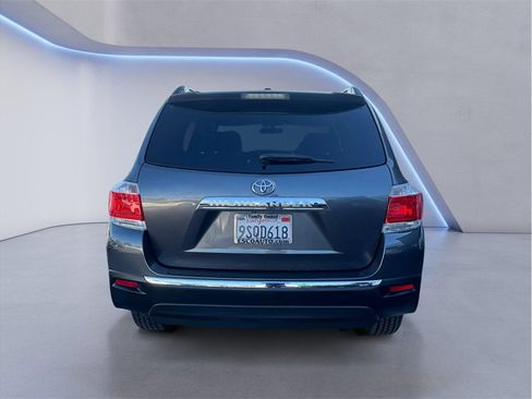 Used 2012 Toyota Highlander FWD w/ Tech Pkg image 5