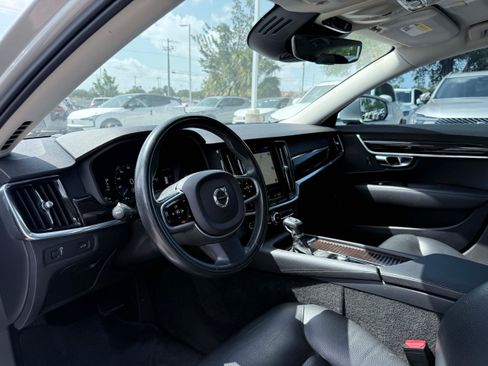 Used 2018 Volvo S90 T5 Momentum w/ Convenience Package FWD image 9
