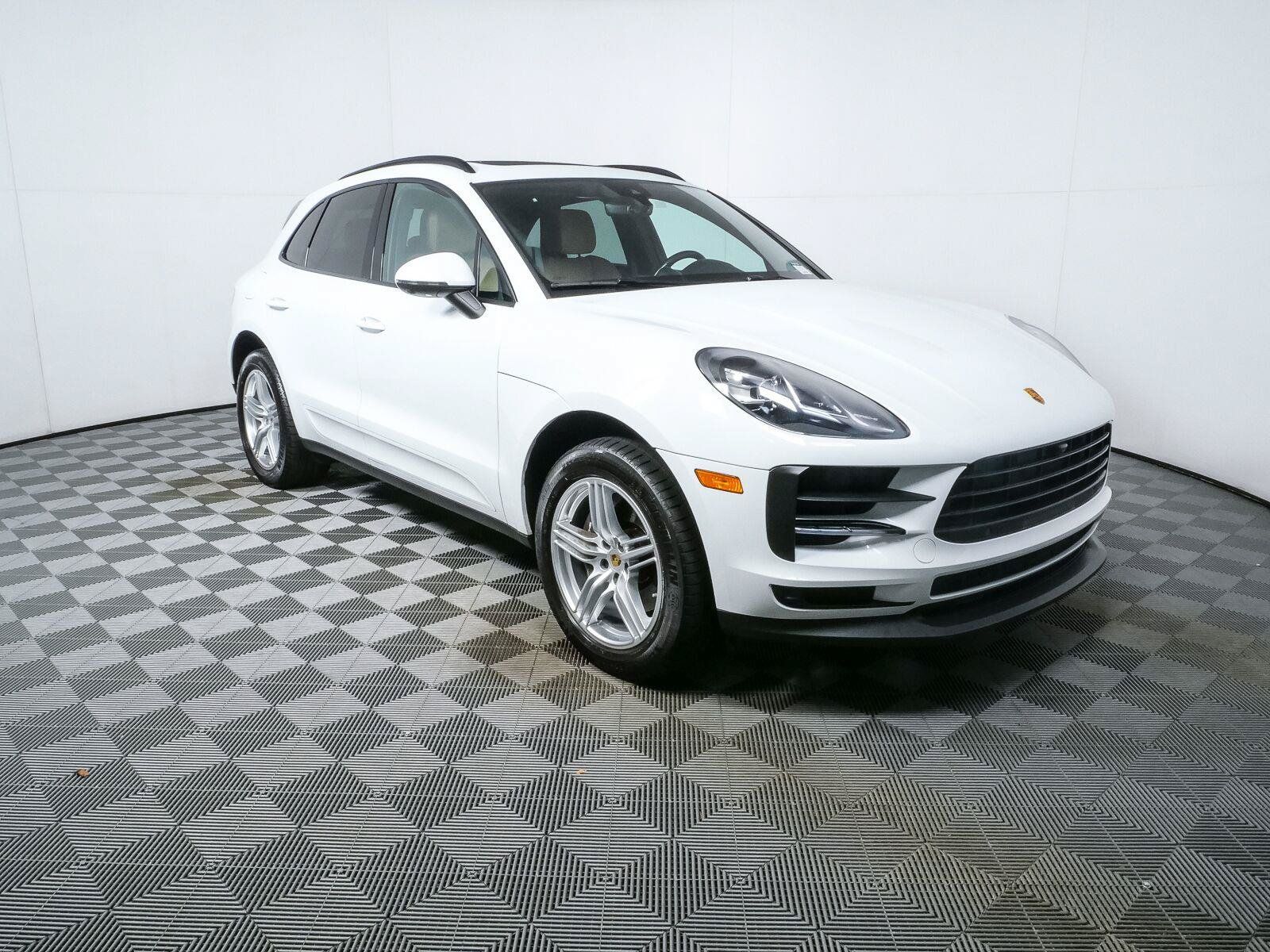 Certified 2021 Porsche Macan AWD/4WD image 28