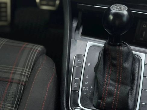 Used 2015 Volkswagen GTI S FWD image 18