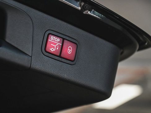 Used 2020 Mercedes-Benz GLC 300 4MATIC image 44