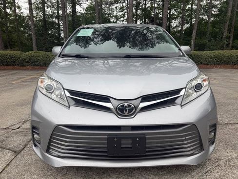 Used 2018 Toyota Sienna XLE FWD image 13