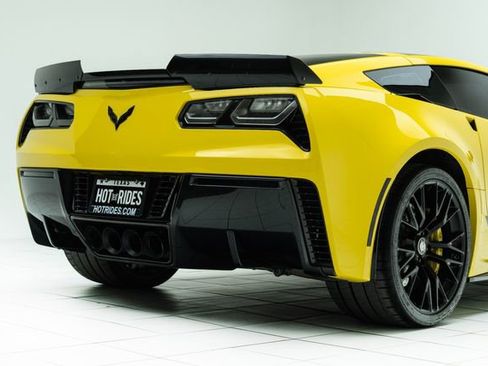 Used 2015 Chevrolet Corvette Z06 w/ 3LZ Preferred Equipment Group image 15