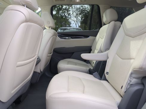 Used 2021 Cadillac XT6 Premium Luxury image 15