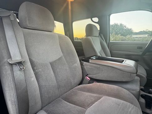 Used 2004 Chevrolet Silverado 3500 2WD Crew Cab w/ Heavy-Duty Power Package image 14