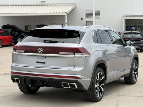 Used 2024 Volkswagen Atlas Cross Sport SEL Premium R-Line AWD/4WD image 4