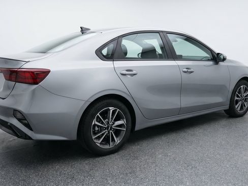 Used 2024 Kia Forte LXS FWD image 9