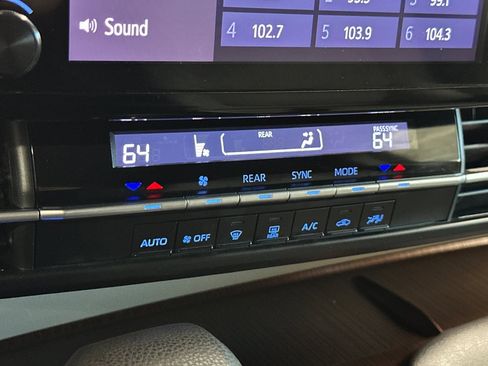 Used 2022 Toyota Sienna LE image 21