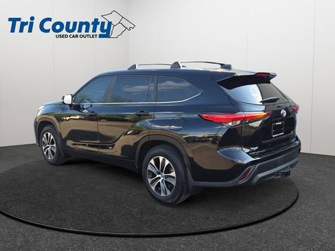 Used 2023 Toyota Highlander XLE AWD/4WD image 6