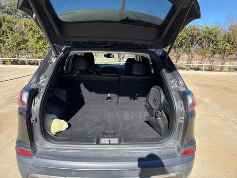 Used 2020 Jeep Cherokee Limited image 9