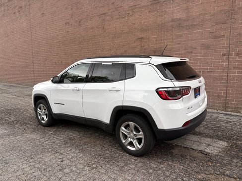 Used 2024 Jeep Compass Latitude AWD/4WD image 3