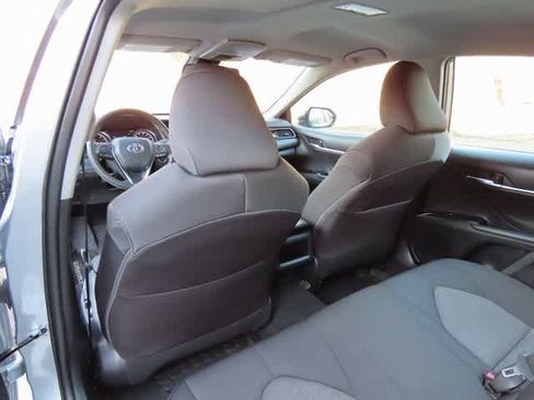 Used 2020 Toyota Camry LE image 14