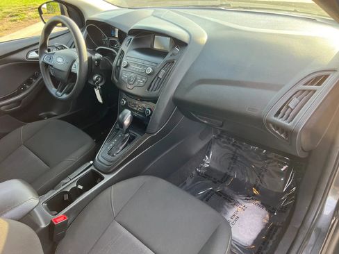 Used 2018 Ford Focus SE FWD image 17