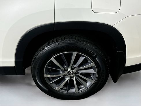 Used 2019 Toyota Highlander XLE AWD/4WD image 21