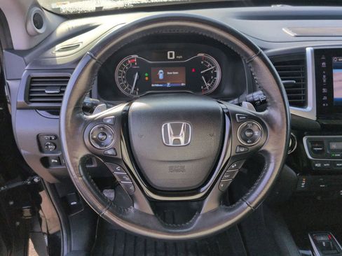 Used 2018 Honda Pilot Touring image 22