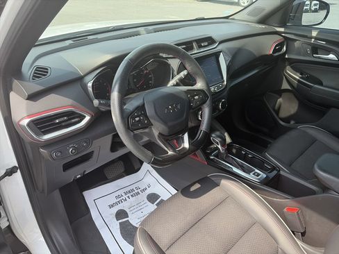 Used 2022 Chevrolet TrailBlazer RS w/ Sun and Liftgate Package FWD image 11