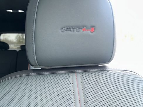 Used 2024 GMC Acadia AT4 w/ Luxury Package image 27