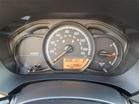 Used 2015 Toyota Yaris L image 9