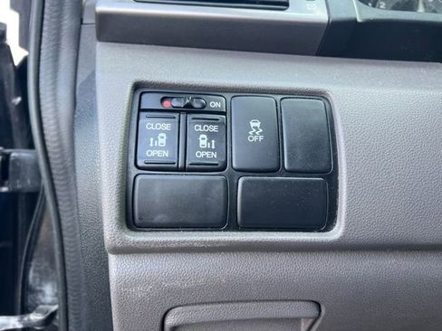 Used 2016 Honda Odyssey SE image 10