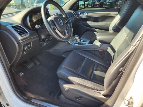 Used 2018 Jeep Grand Cherokee Limited image 10
