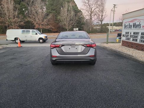 Used 2024 Nissan Sentra S image 6