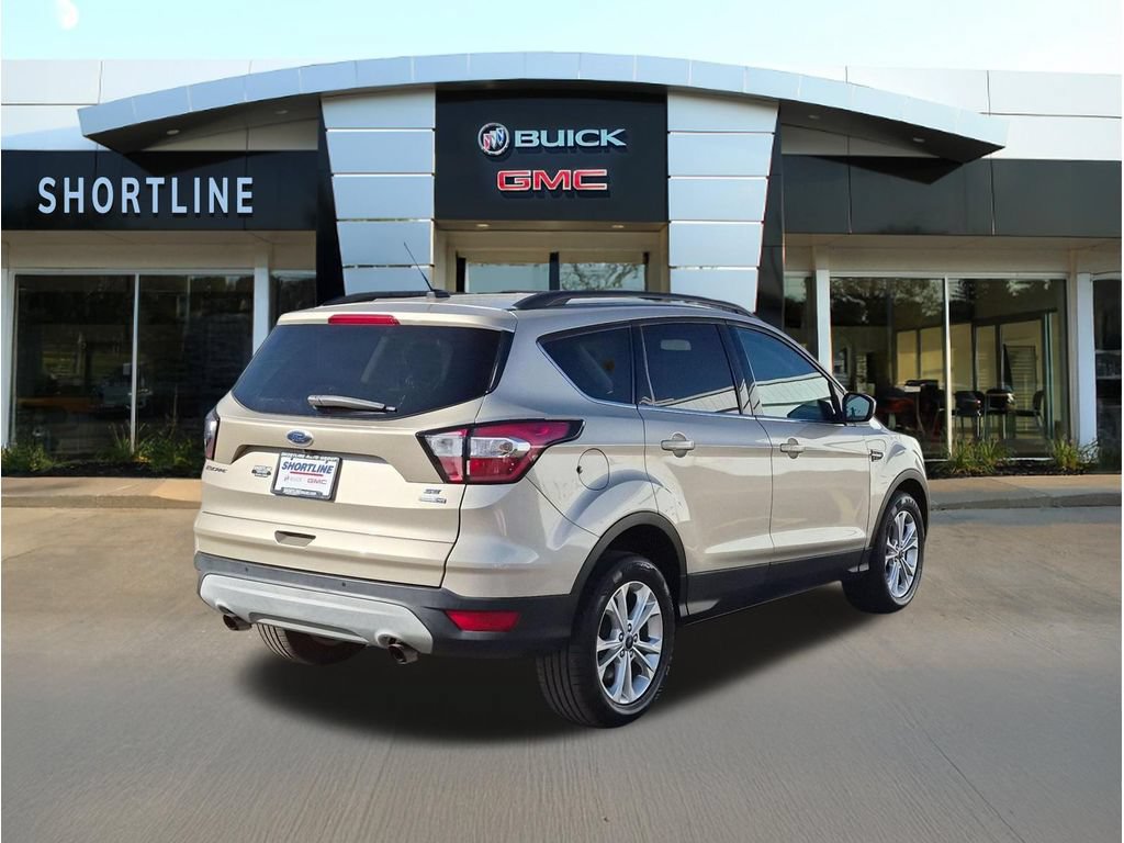 Used 2017 Ford Escape SE w/ Equipment Group 201A AWD/4WD image 3