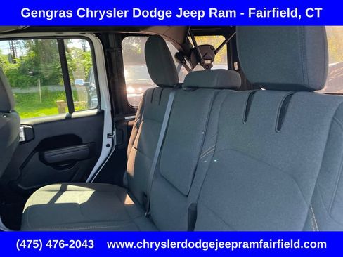 Used 2024 Jeep Wrangler Unlimited w/ Convenience Group AWD/4WD image 39