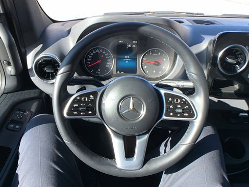 Used 2022 Mercedes-Benz Sprinter 2500 image 16