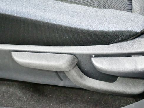 Used 2025 Nissan Versa SV image 12