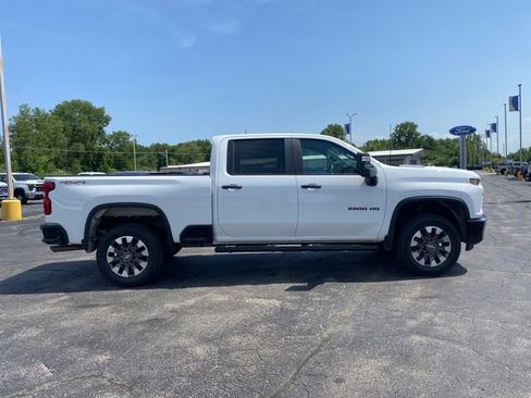 Used 2021 Chevrolet Silverado 2500 Custom w/ Custom Value Package AWD/4WD image 8