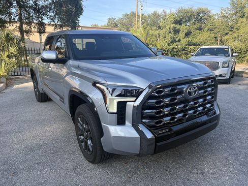 Used 2025 Toyota Tundra Platinum AWD/4WD image 1