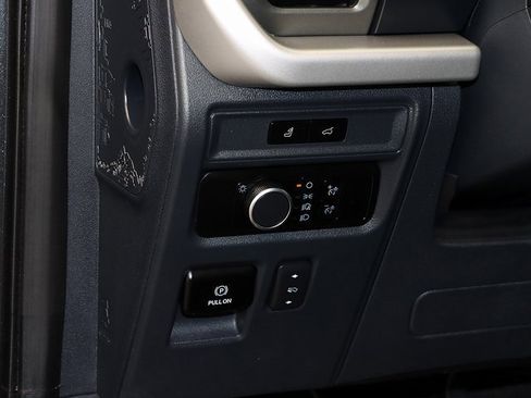 Used 2022 Ford Expedition Max XLT image 26