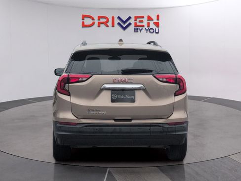 Used 2018 GMC Terrain SLE w/ Driver Convenience Package image 4